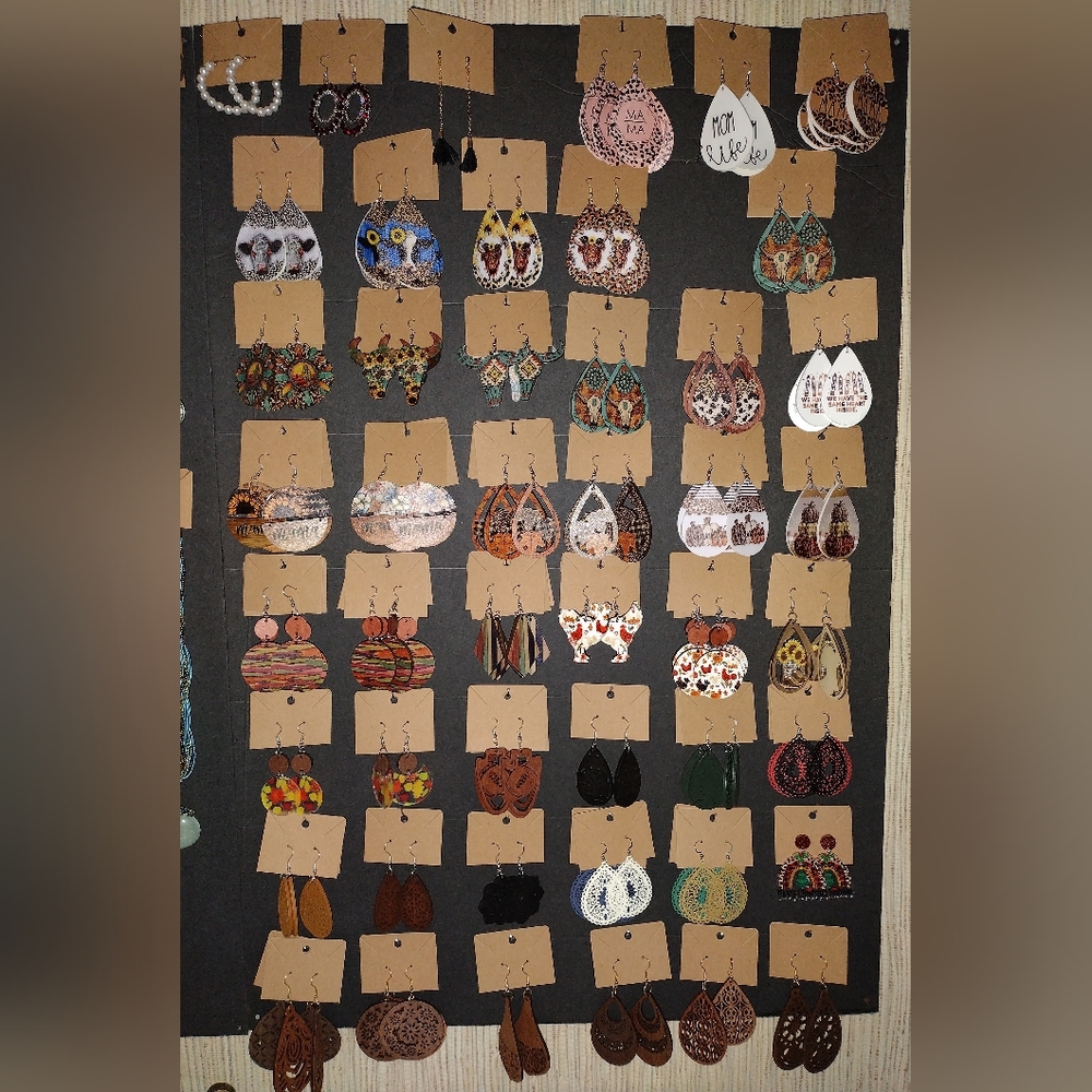 975+ Handmade and costume jewelry items!